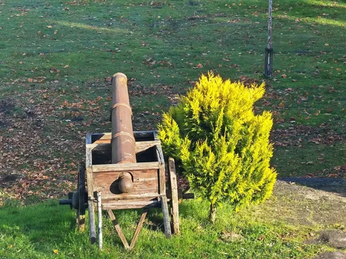 Gusseiserne Kanone aus dem 19. Jahrhundert im Park