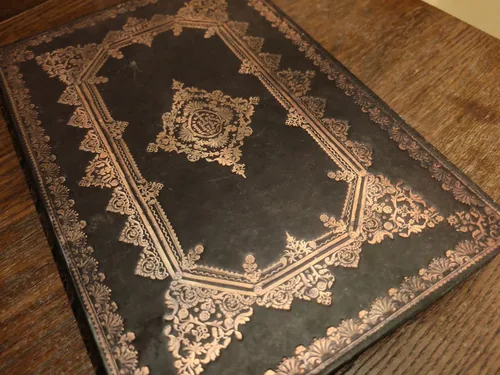 Ornamentale Deckengestaltung im Herrenhaus Lübbenow